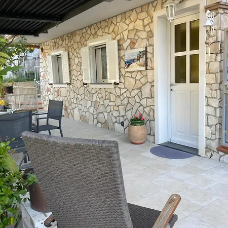 La Cigale Avec Grande Terrasse *