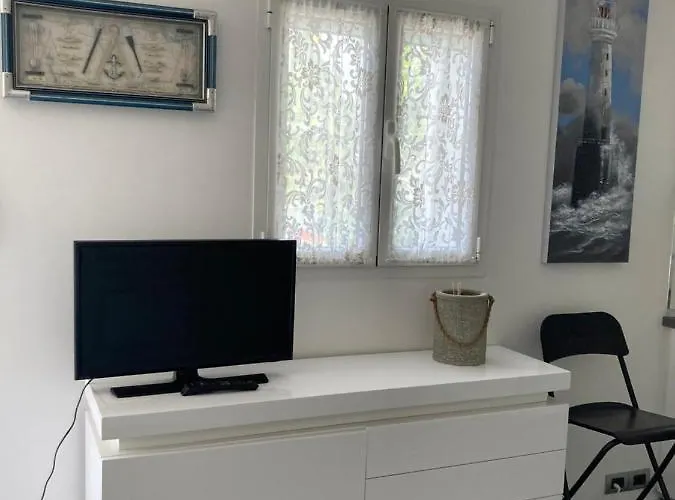 La Cigale Avec Grande Terrasse Мантон