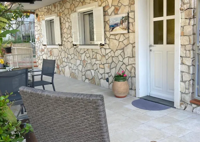 La Cigale Avec Grande Terrasse *